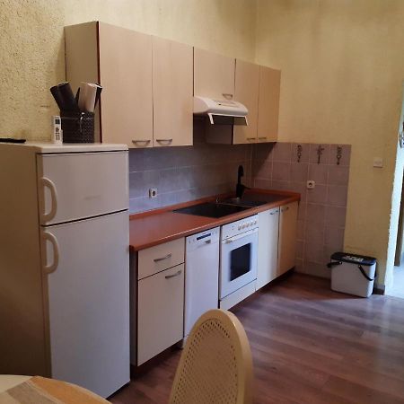 Apartment Margareta By El-Pi Tours Njivice Exteriör bild