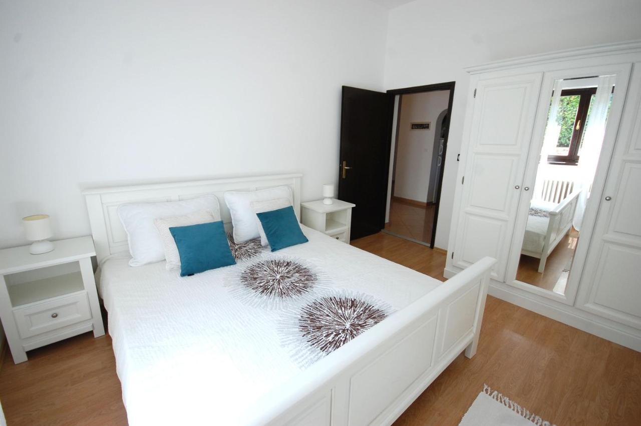 Apartment Margareta By El-Pi Tours Njivice Exteriör bild